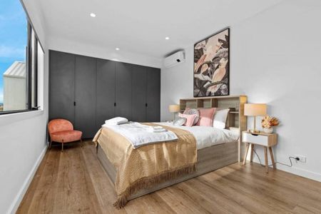 3 BEDROOM | MODERN | STYLISH HOME - Photo 4