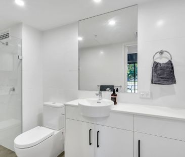 Loft Style Apartment - Fully Furnished! - Photo 3