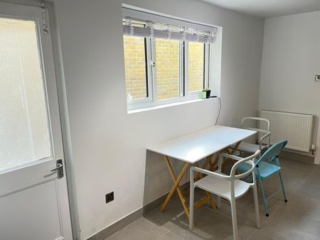 1 Bed Flat, Dunlace Road, E5 - Photo 3