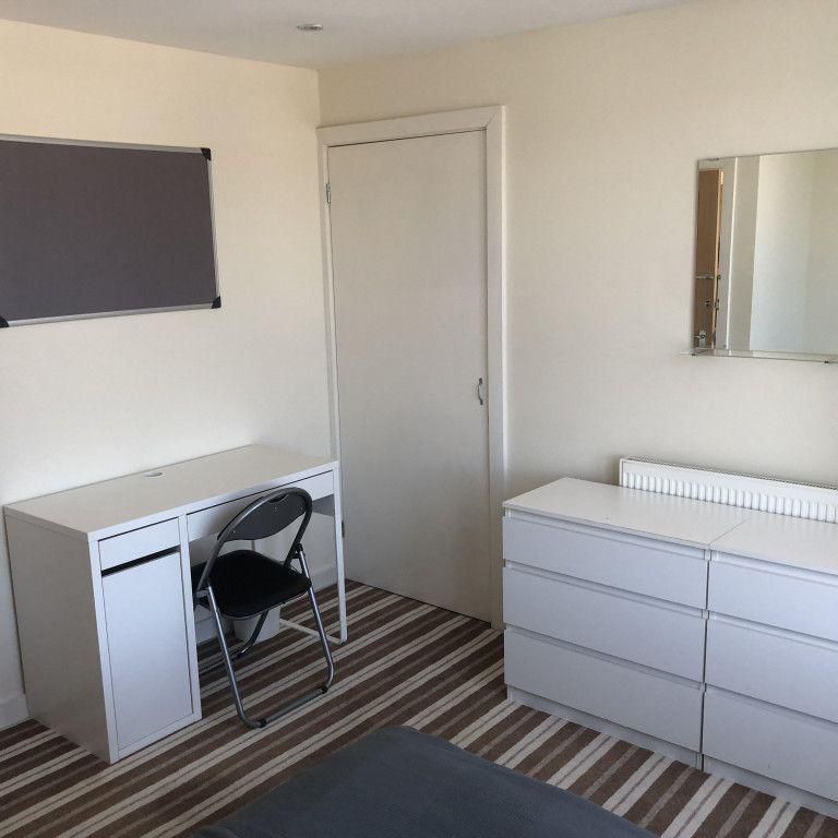 5 bedroom house to rent - Photo 1