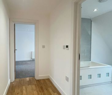 Flat to rent on - Photo 2
