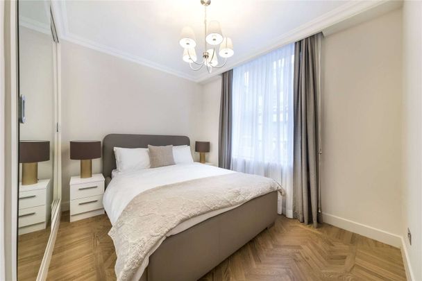 A smart two bedroom apartment in Knightsbridge, walking distance to Harrods and Sloane Street. - Photo 1