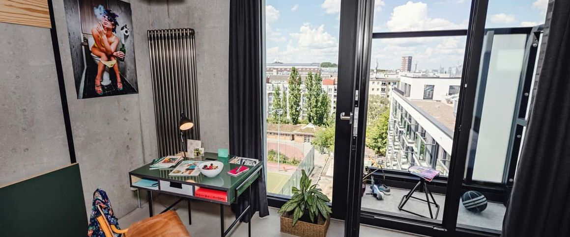 Classic Balcony - Short Term - Floor 5 - Photo 1