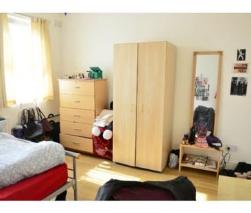 Fantastic Split Level Flat for Rent - BETHNAL GREEN - Photo 4