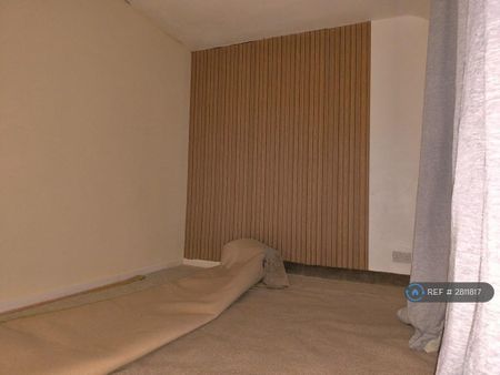 2 bedroom semi-detached house to rent - Photo 5