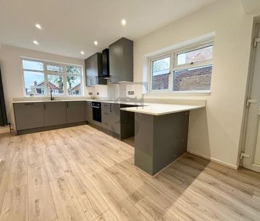 3 bedroom semi-detached house to rent - Photo 5