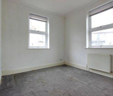 2 bedroom end of terrace house to rent - Photo 2