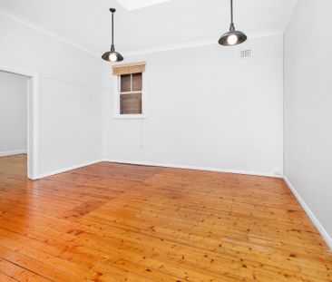 Charming 3-Bedroom Unit in the Heart of Kiama - Photo 2