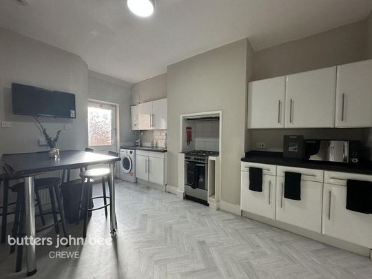 1 bedroom in a house share to rent - Photo 1