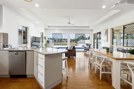 Coastal Comfort at Its Best - Photo 2