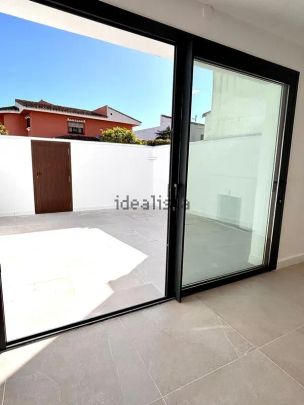 Alquiler de chalet adosado en Calle Geraneos - Photo 1