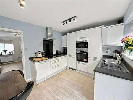 Carpenters Way, Hailsham, BN27 - Photo 4