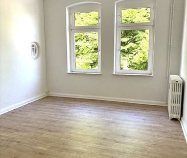 Altbauwohnung im Zentrum ! Frisch renoviert, großzügig und modernis... - Photo 4