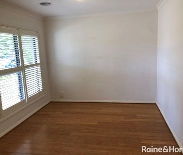 Classic 4Br Family Home in Williams Landing! - Photo 2