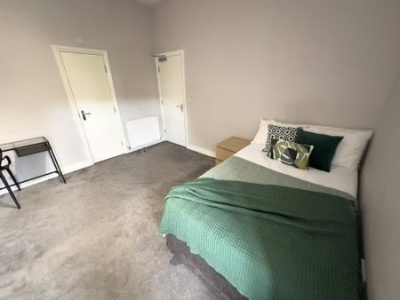 6 bedroom flat to rent - Photo 5