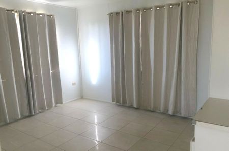 CHARMING 2 BEDROOM UNIT - Photo 2