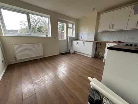 2 bedroom semi-detached house to rent - Photo 5