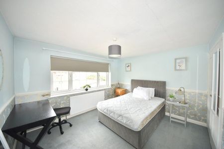 3 bedroom end of terrace house to rent - Photo 4