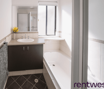 IMMACULATE & SPACIOUS - Photo 6