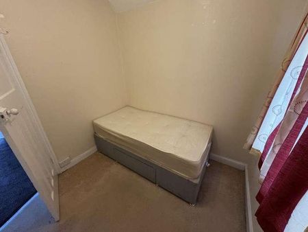 Charlemont Avenue, West Bromwich, B71 - Photo 2