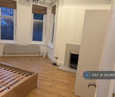 1 bedroom in a flat share to rent - Photo 6