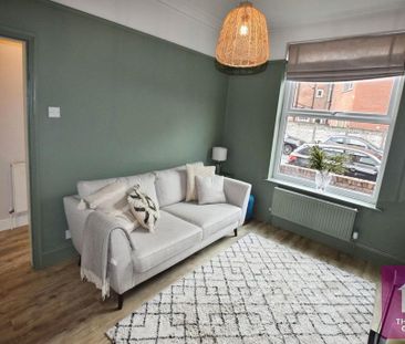 2 bedroom terraced house to rent - Photo 2