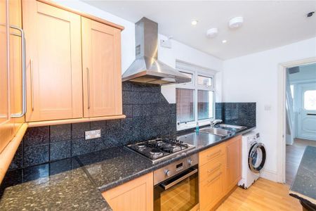 3 bedroom semi-detached house to rent - Photo 4