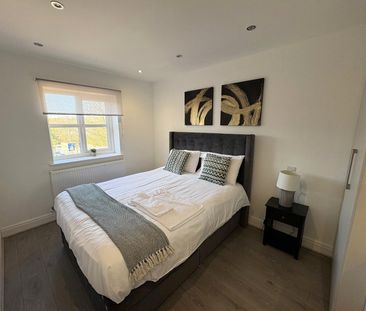 Crescent Drive, Aldershot, Hampshire, GU12 - Photo 4