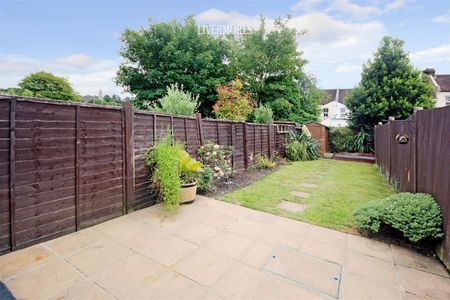 2 bedroom Terraced House to let - Photo 3