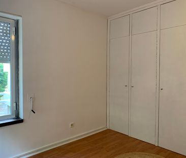 Apartamento T2 sem móveis inserido em condomínio em S. João Estoril - Photo 6