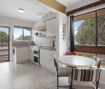 Fully-furnished Two Bedroom Unit - Close to the Beach! - Photo 4