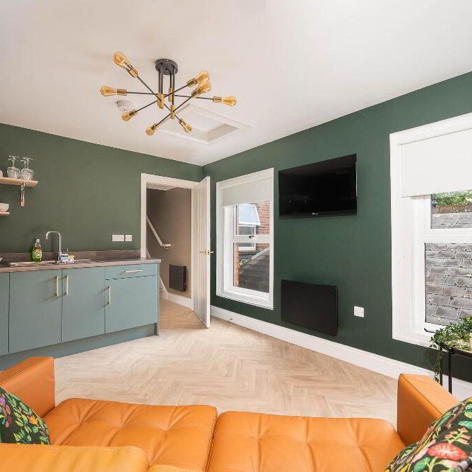 Apt 5, 15 Malone Road, Belfast, BT9 6RT - Photo 1