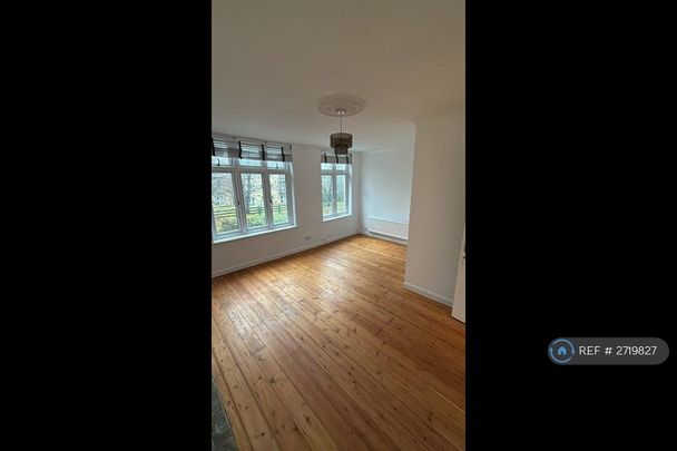 1 bedroom in a flat share to rent - Photo 1