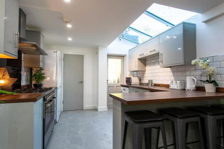 1 bedroom in a house share to rent - Photo 3