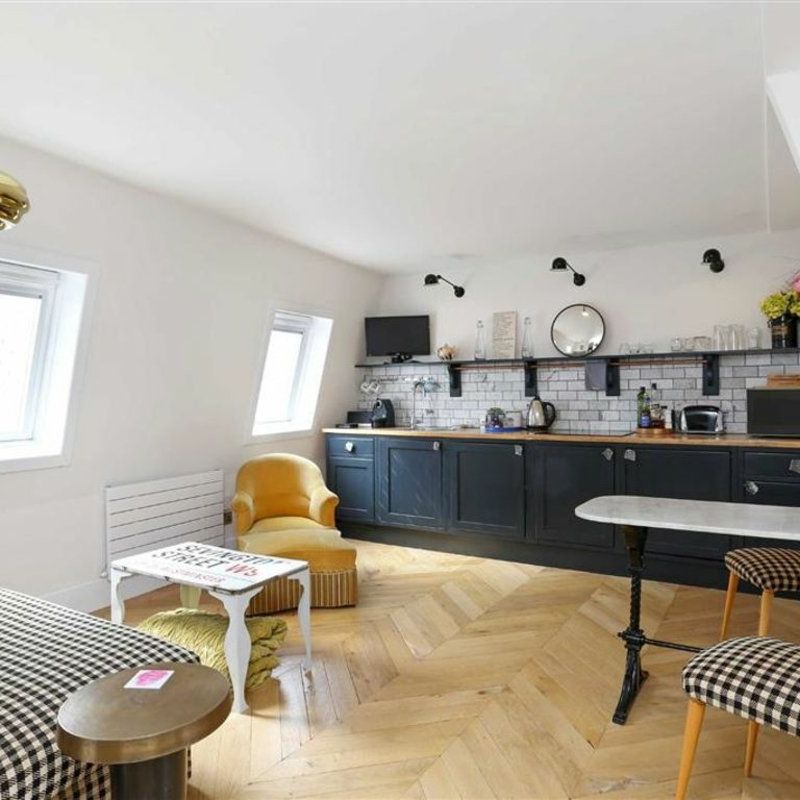 Cleveland Street - Photo 1