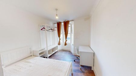 5 bedroom flat to rent - Photo 2