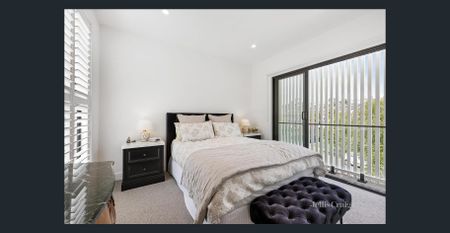 Designer Proportions in Seamless Location - Photo 2