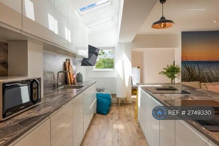 1 bedroom in a house share to rent - Photo 5