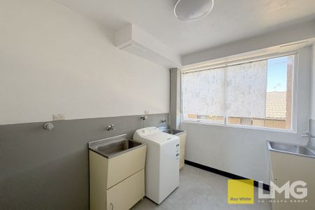 2-BEDROOM APARTMENT IN IDEAL LOCATION - Photo 2