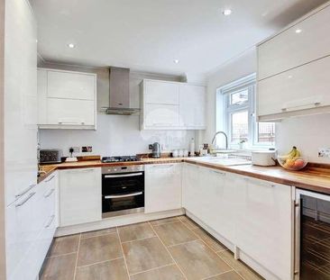 Holmlea Road, Datchet, SL3 - Photo 1