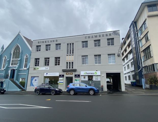 Inner City 1 bedroom apartment + office Available Now - Photo 1