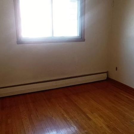 ANJOU 3 1/2 PRES HALLS D 'ANJOU - Photo 4