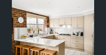 Impressive Family Haven in Enviable Setting - Photo 5