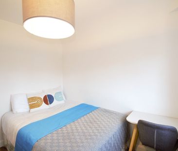 Room in a Shared Flat, Westcroft Way, NW2 - Photo 2