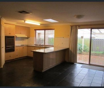 Spacious 5 x 2 home with exceptional outdoor entertaining area!!! - Photo 6