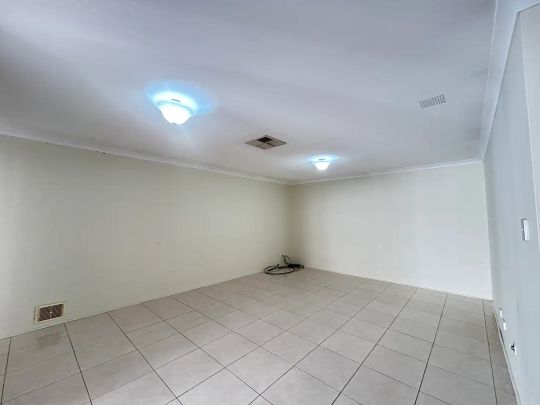 “CLOSE TO SCHOOLS, SHOPS AND TRANSPORT” - Photo 1