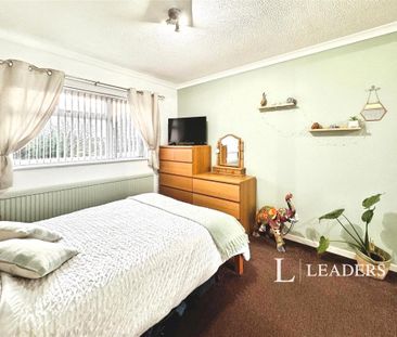 3 bedroom semi-detached house to rent - Photo 5