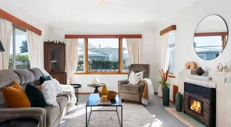 Well-Maintained Family Home in Prime Location! - Photo 4