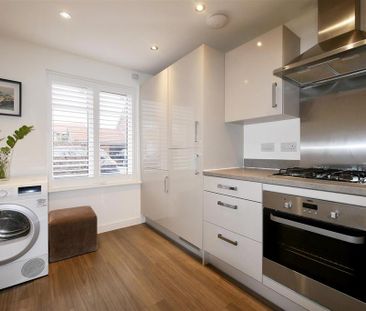 3 bedroom semi-detached house to rent - Photo 6