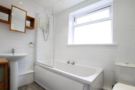 3 bedroom apartment to rent - Photo 4